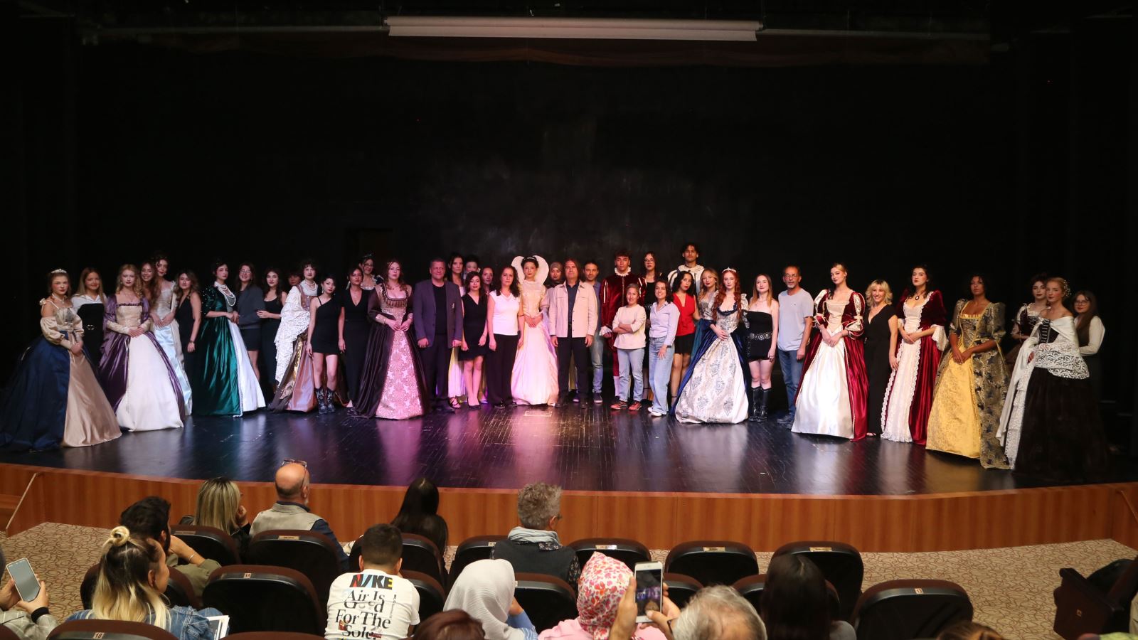 Dans Eden Kumaşlar: SDÜ’de Moda ve Müzik Bir Arada-5