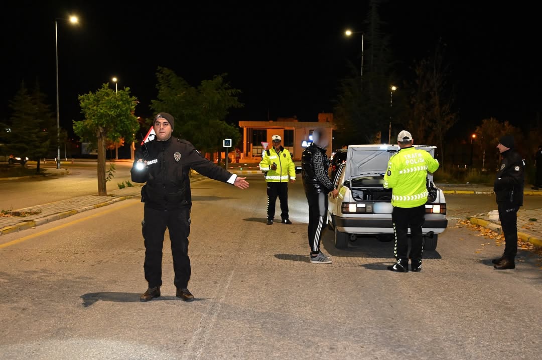 Isparta’da abartı egzoz ve modifiyeli araç denetimi