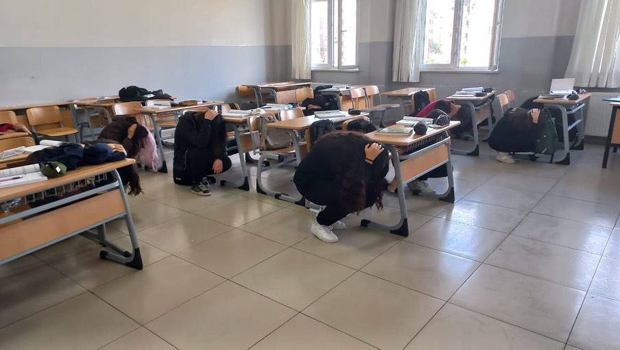 Afad’dan Öğrencilere Deprem Bilinci Tatbikatı (2)