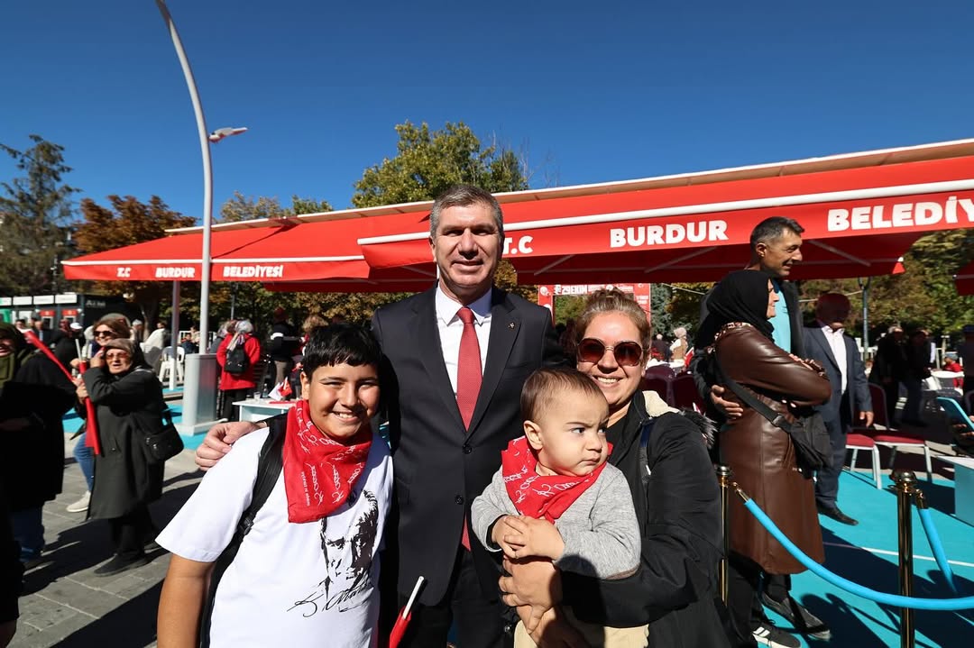 Burdur’da Cumhuriyet Bayramı Coşkuyla Kutlandı (3)