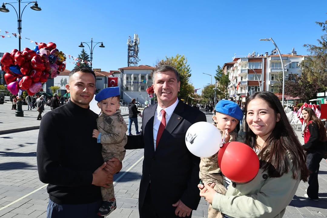 Burdur’da Cumhuriyet Bayramı Coşkuyla Kutlandı (4)