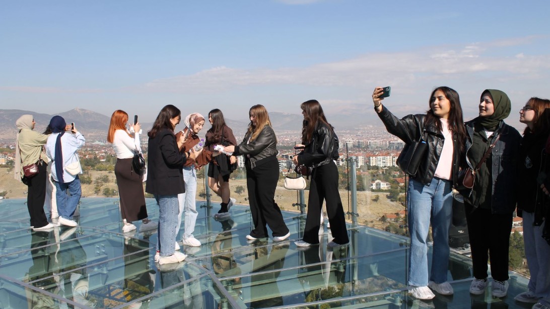 Cam Seyir Terası