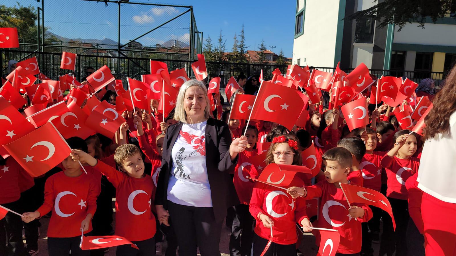 Cumhuriyet Coşkusu Gülbirlik İlkokulu’nda Gurula Kutlandı (4)