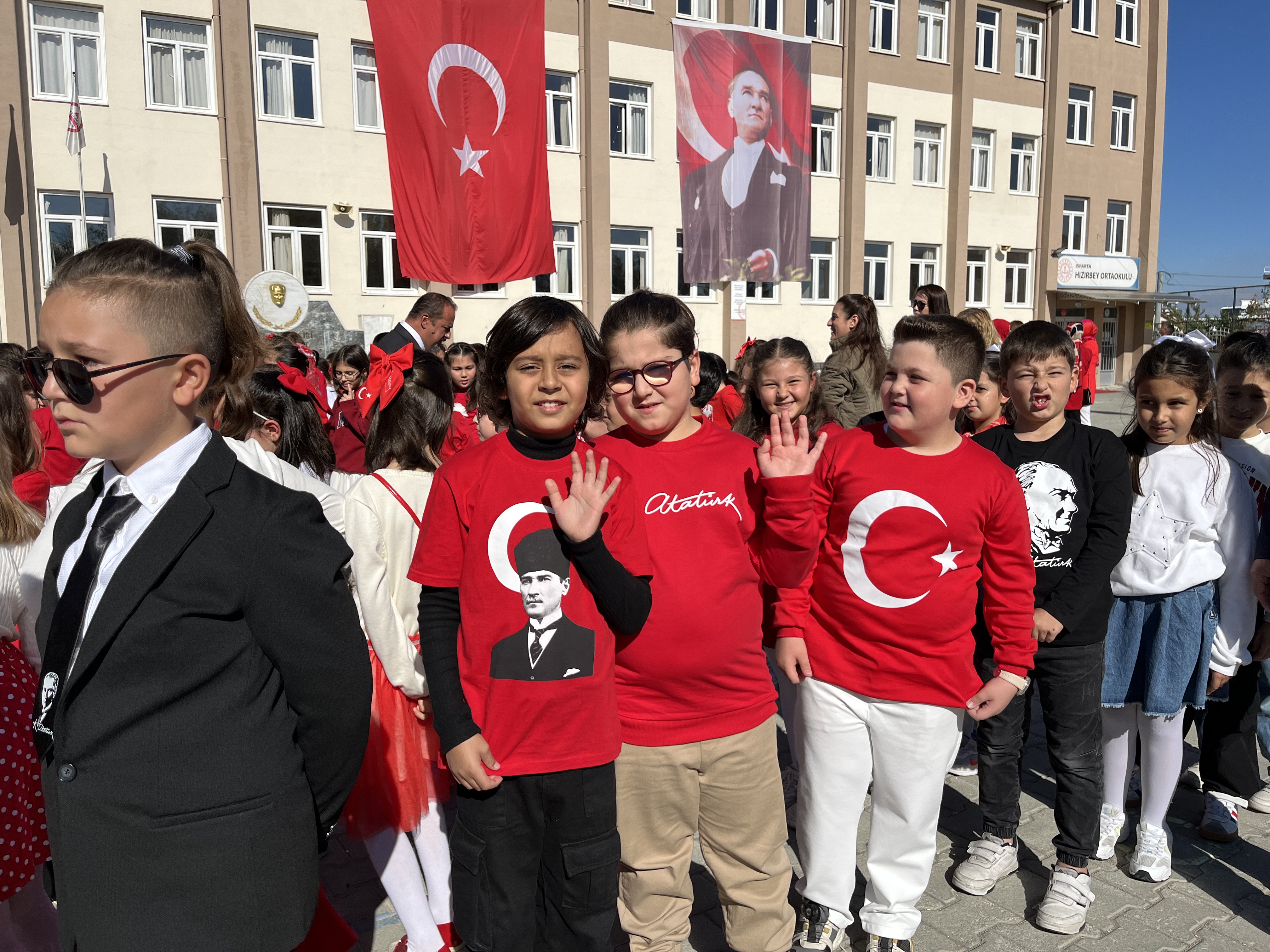 Naşide Halil Gelendost İlkokulu’nda Cumhuriyet Coşkusu-1