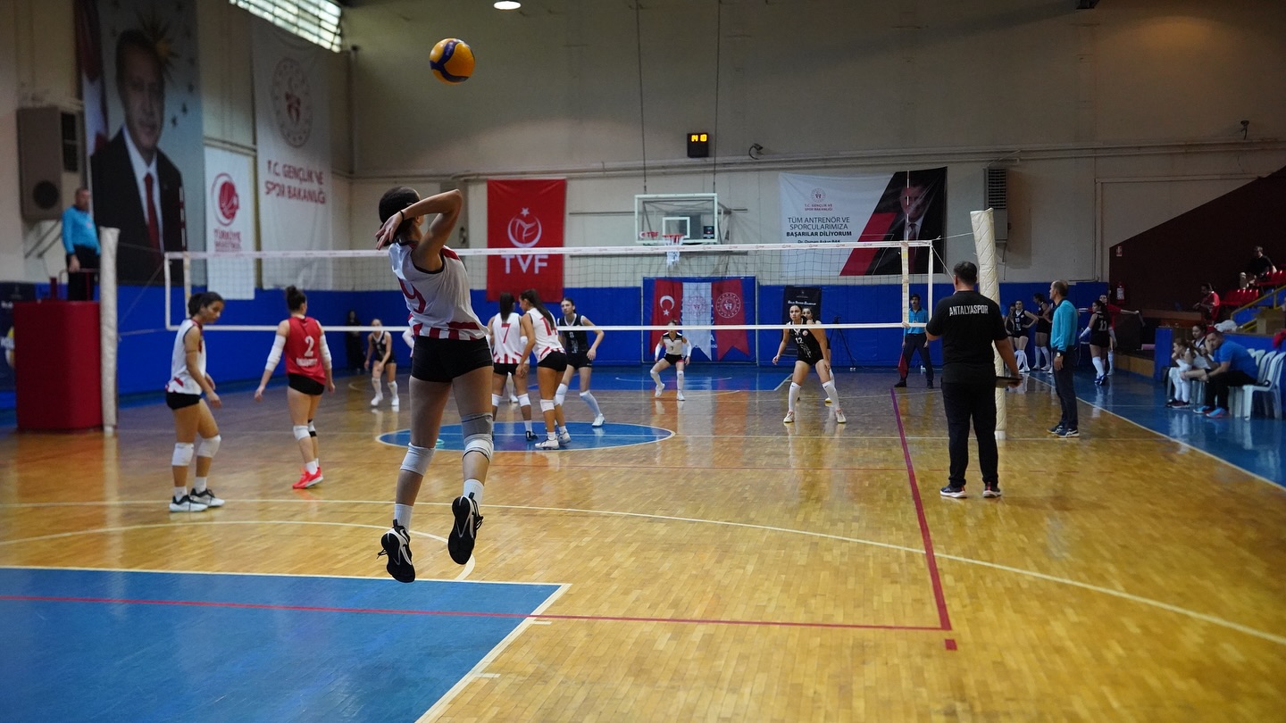 Isparta Gsk Kız Voleybol Takımı, Antalyaspor’a 3 Yenildi 3