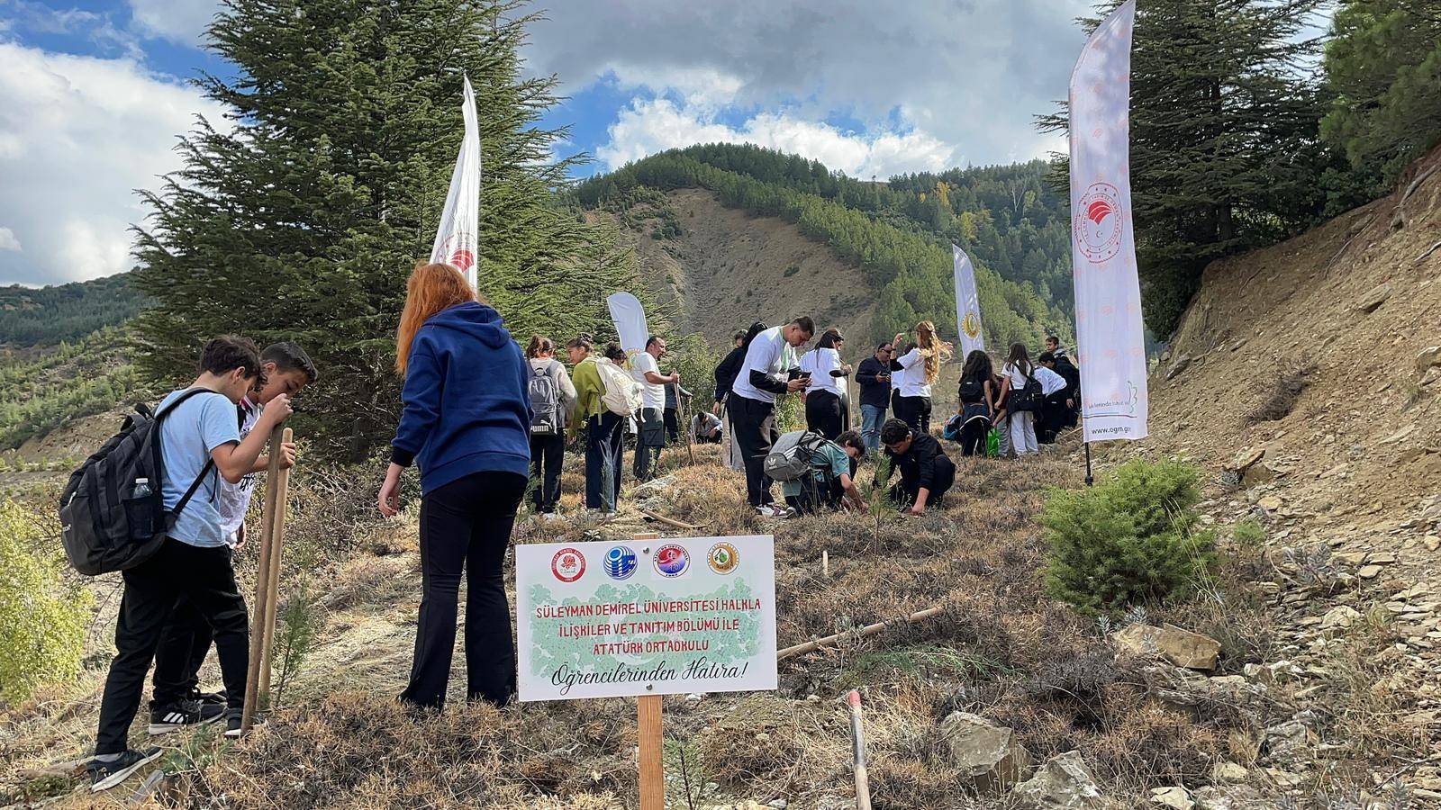 Isparta’da Öğrenciler “Yeşil Vatan” Için Fidan Dikmeye Devam Ediyor (1)