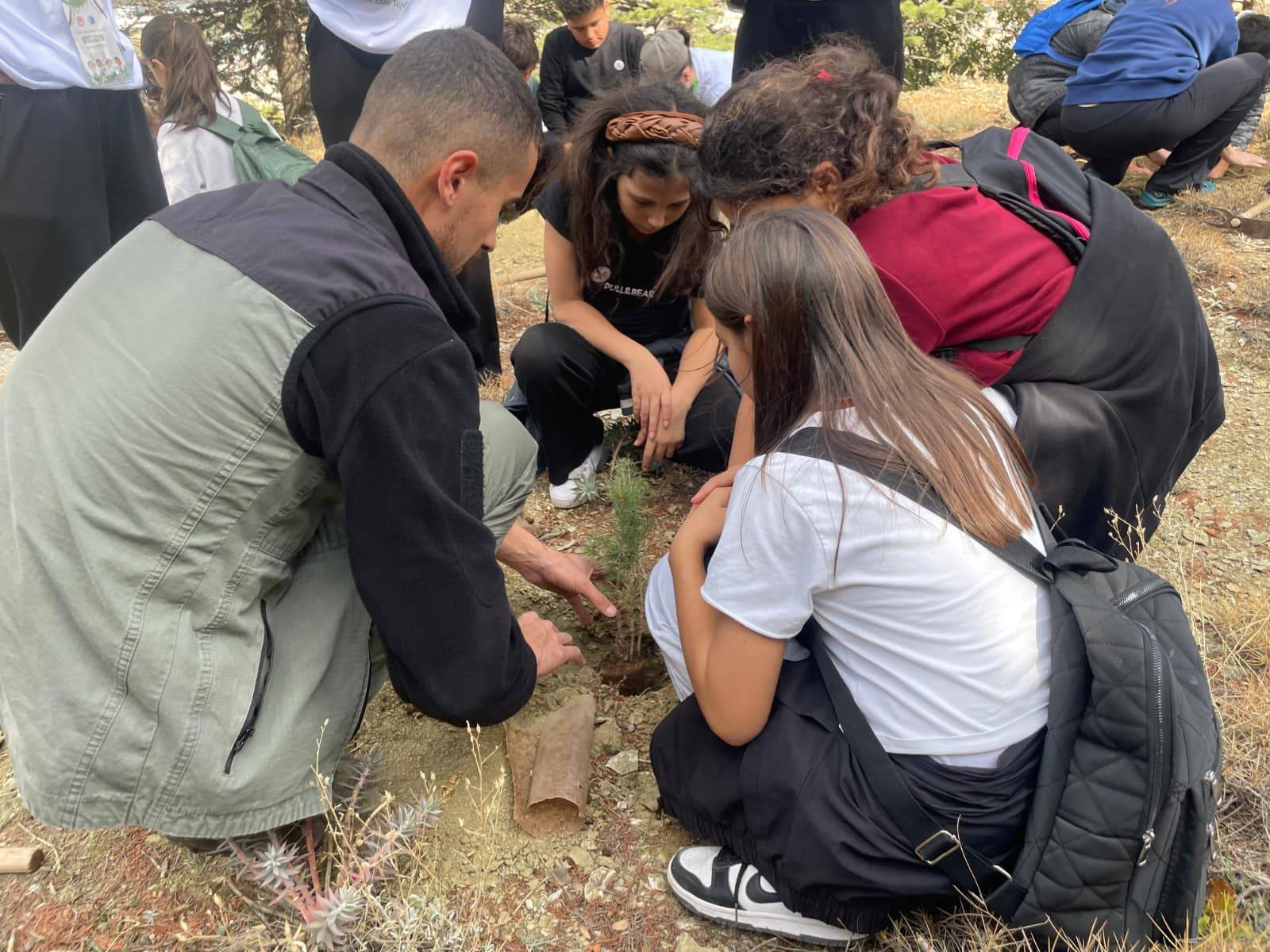 Isparta’da Öğrenciler “Yeşil Vatan” Için Fidan Dikmeye Devam Ediyor (2)