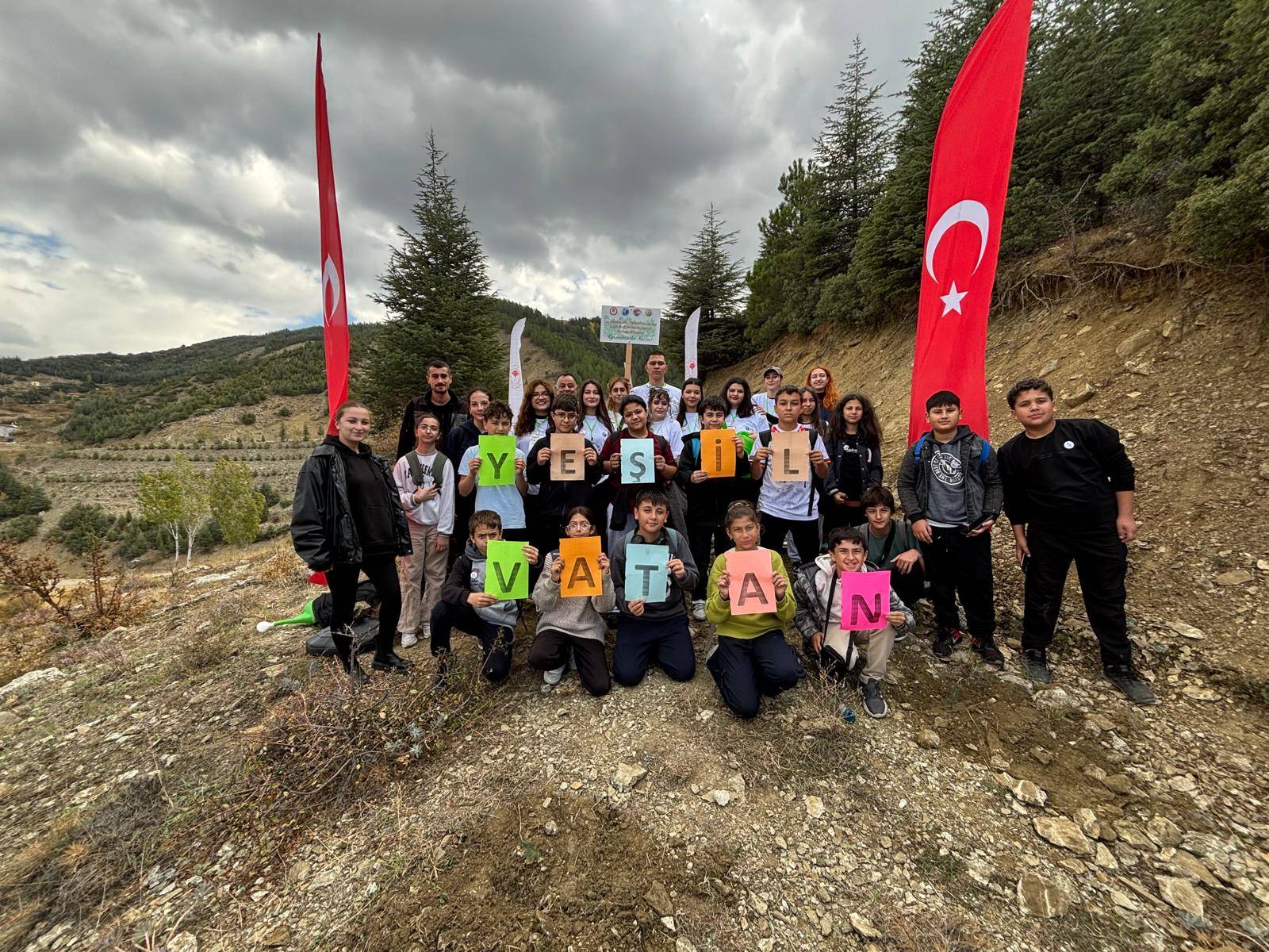 Isparta’da Öğrenciler “Yeşil Vatan” Için Fidan Dikmeye Devam Ediyor (4)