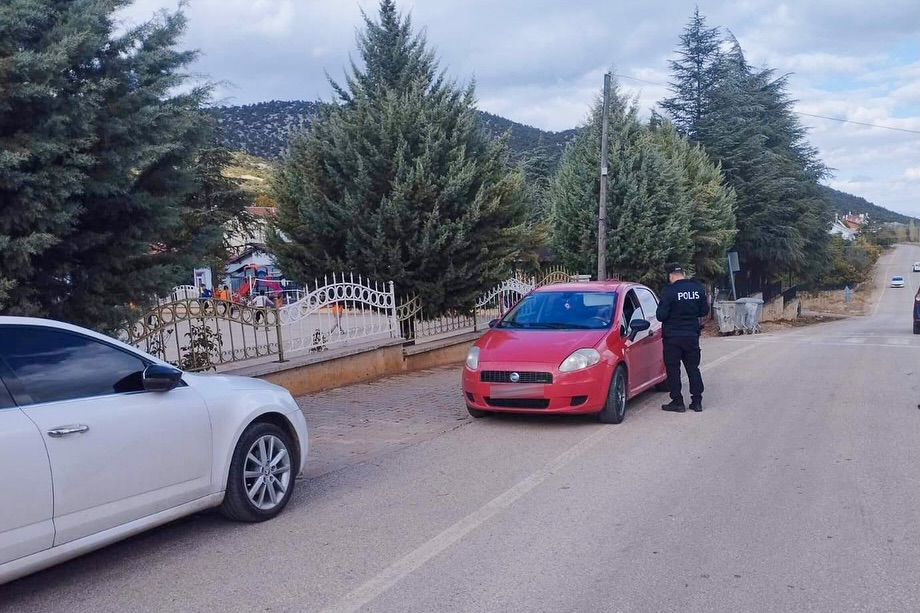 Isparta’da Okul Önlerinde Asayiş Denetimi Gerçekleştirildi (2)