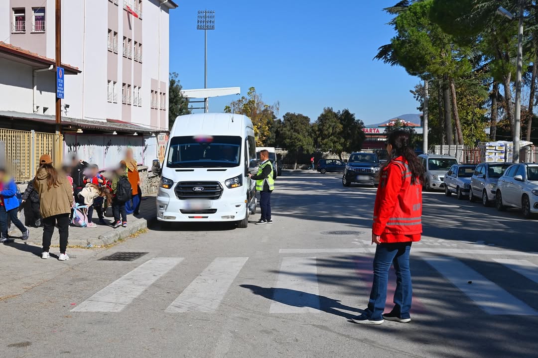 Isparta’da Okul Önü Asayiş Denetimi Gerçekleşti (2)