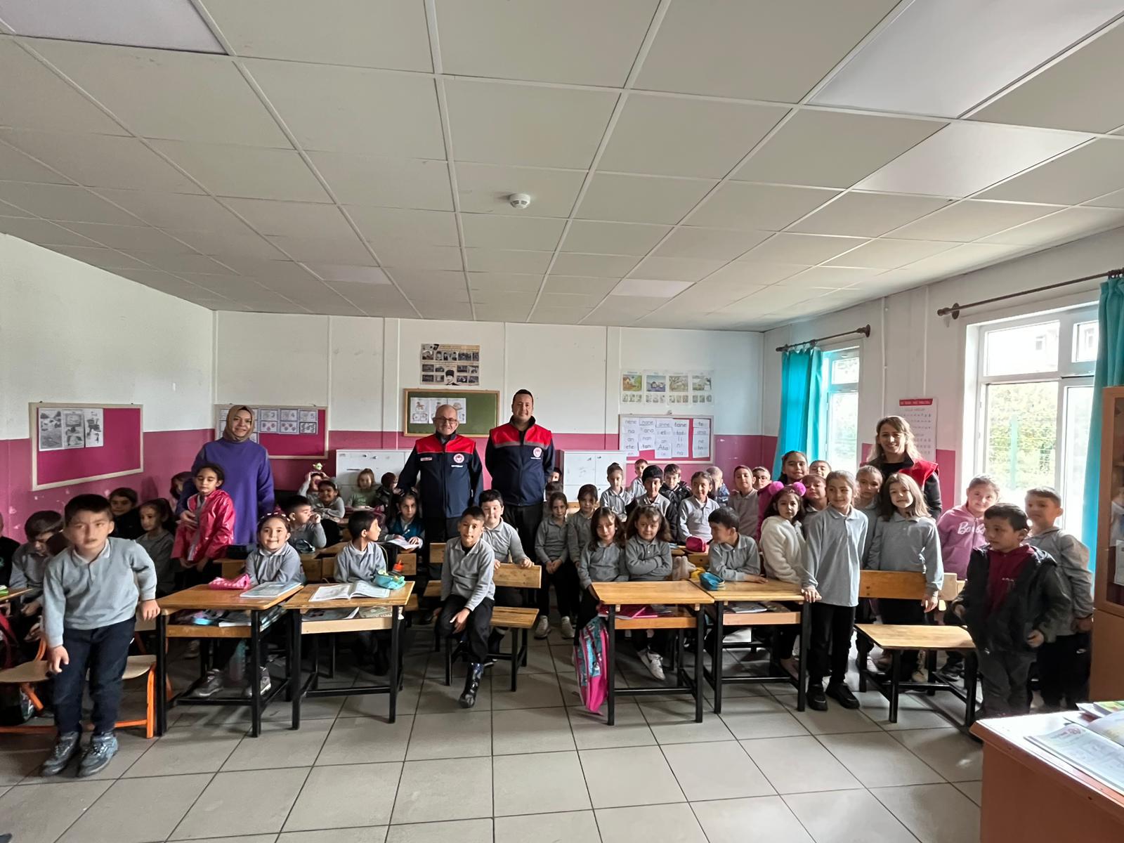 Isparta’da Ortaokul Öğrencileri Sosyal Hizmet Merkezini Ziyaret Etti (1)