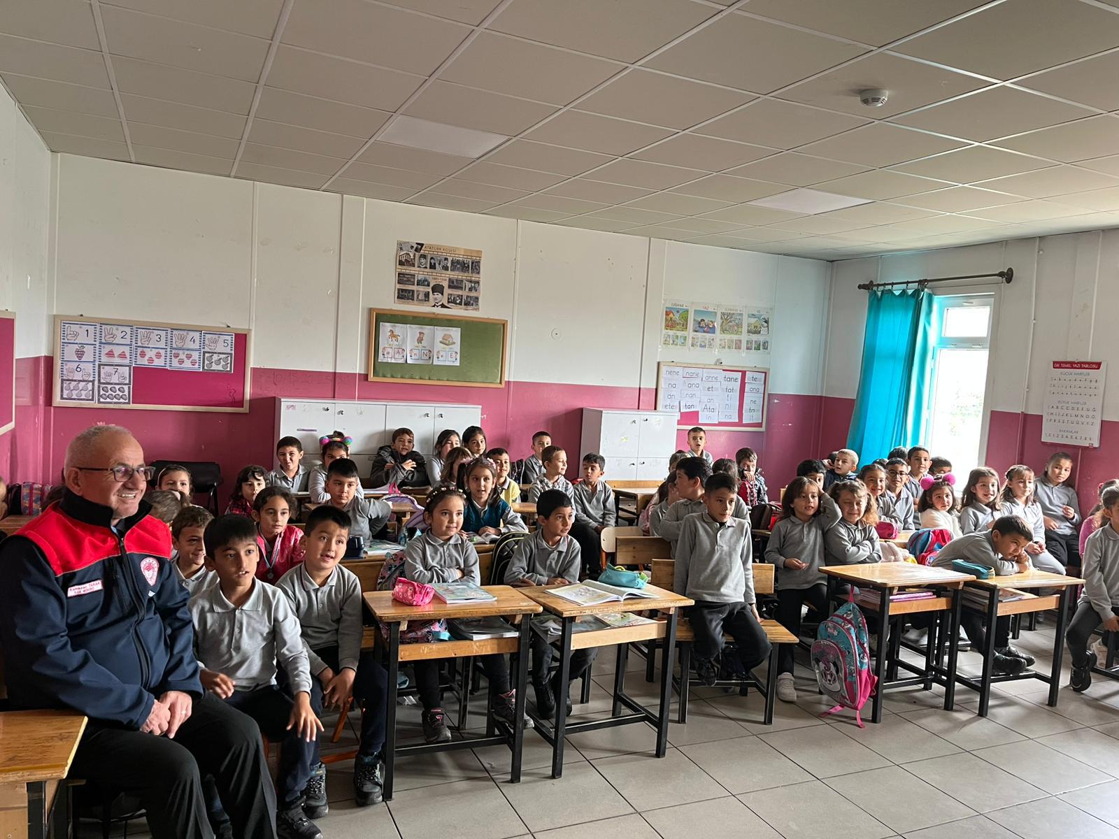 Isparta’da Ortaokul Öğrencileri Sosyal Hizmet Merkezini Ziyaret Etti (3)