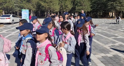 Isparta’da “Yeşil Vatan” İçin Fidanlar Toprakla Buluştu (4)
