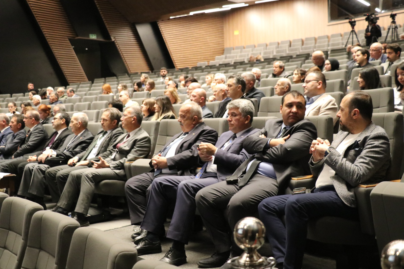 “Isparta’nın Dünü, Bugünü, Yarını Iii” Sempozyumu Başladı (6)