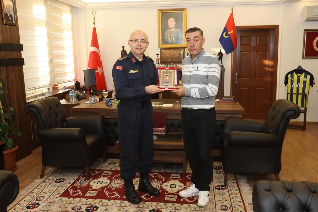 Jandarma Albay Karamanoğlu’ndan Emekli Personele Teşekkür Belgesi