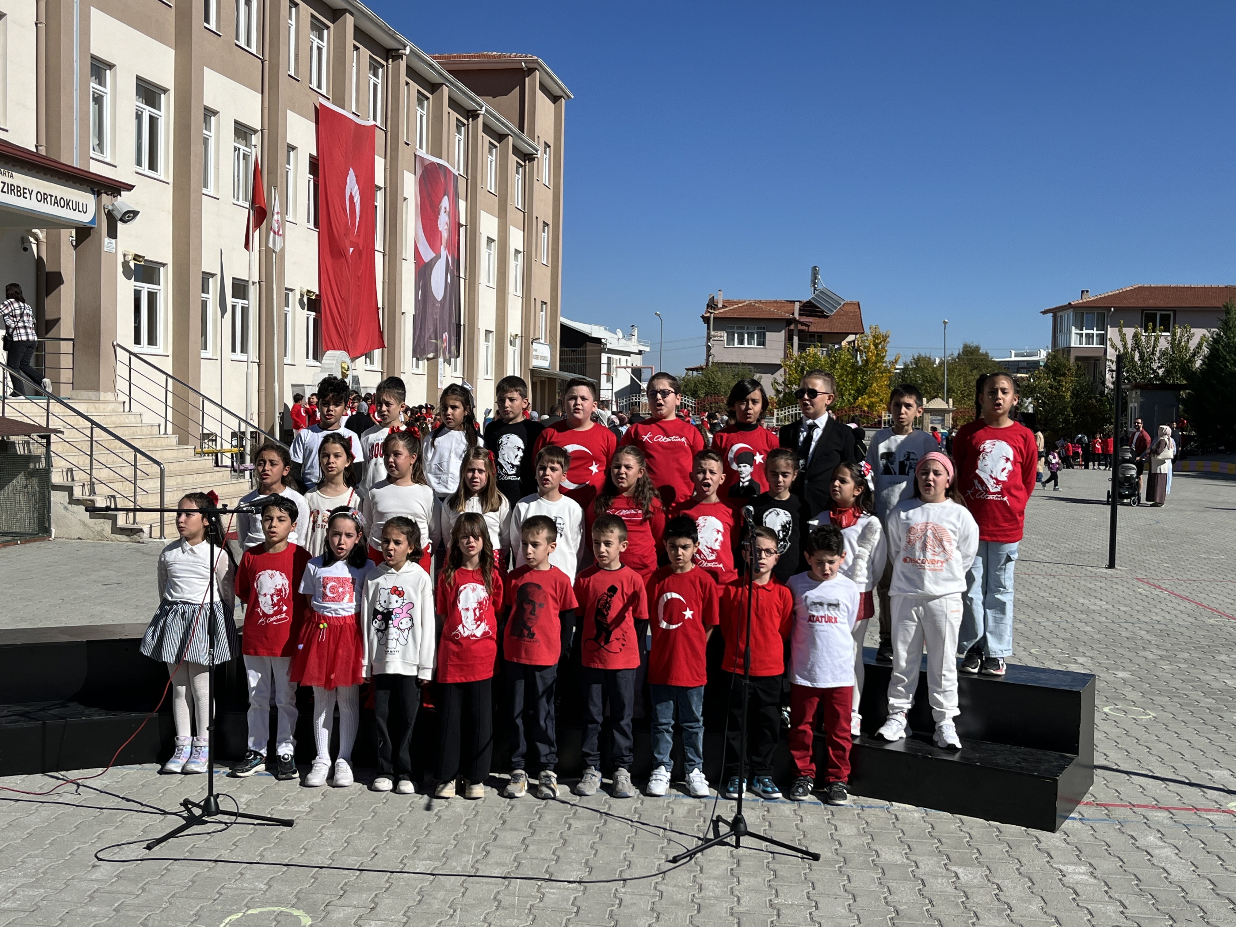 Naşide Halil Gelendost İlkokulu’nda Cumhuriyet Coşkusu (2)