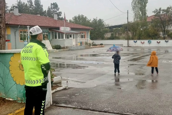 Isparta’da okul önlerinde asayiş denetimi-1