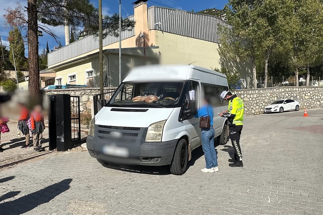 Isparta’da okul önlerinde asayiş denetimi-3