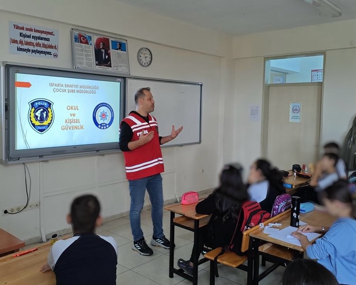 🚨 Okul Önleri̇ Ve Asayi̇ş Uygulamasi 🚨🗓️ 29.09.2025 Ile 03.10.2025 Tarihleri Arasında İl Merkez (3)