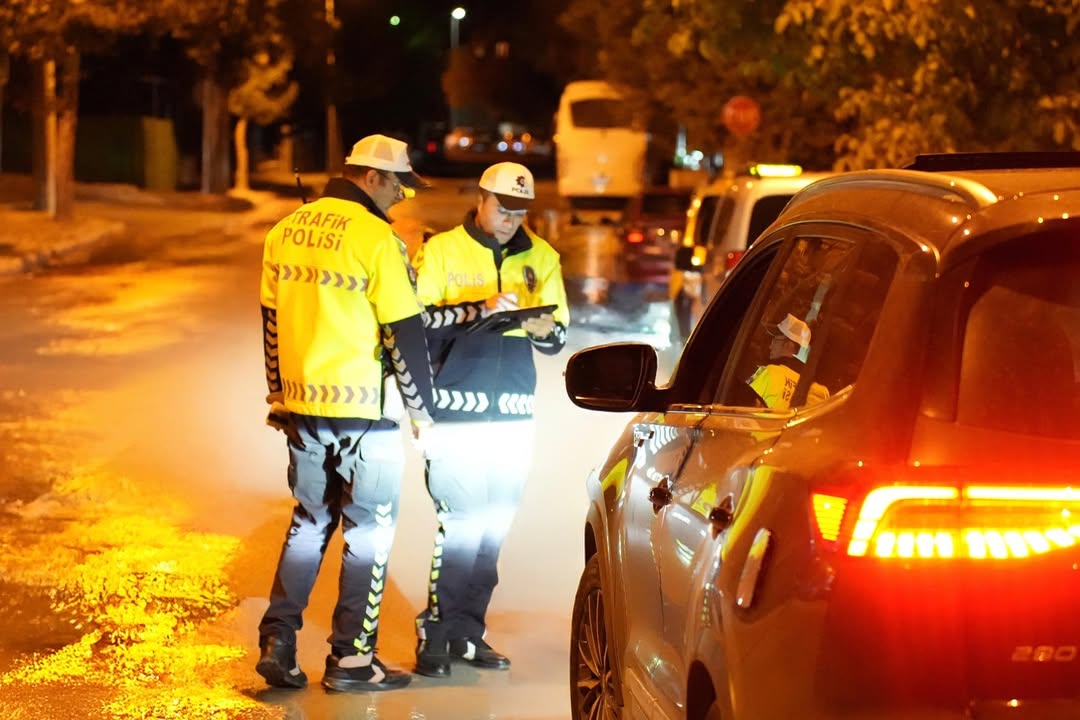 Isparta’da park ve bahçelerde asayiş denetimi-3