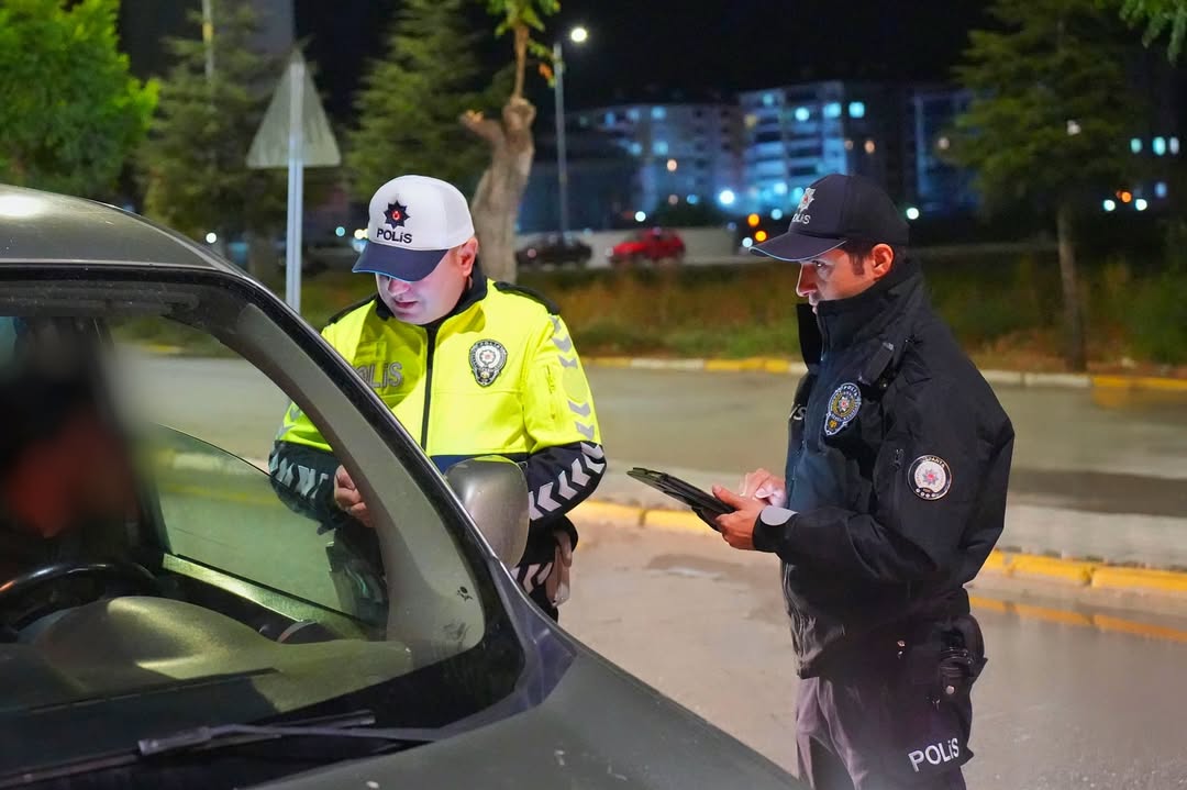 Isparta’da park ve bahçelerde asayiş denetimi-1