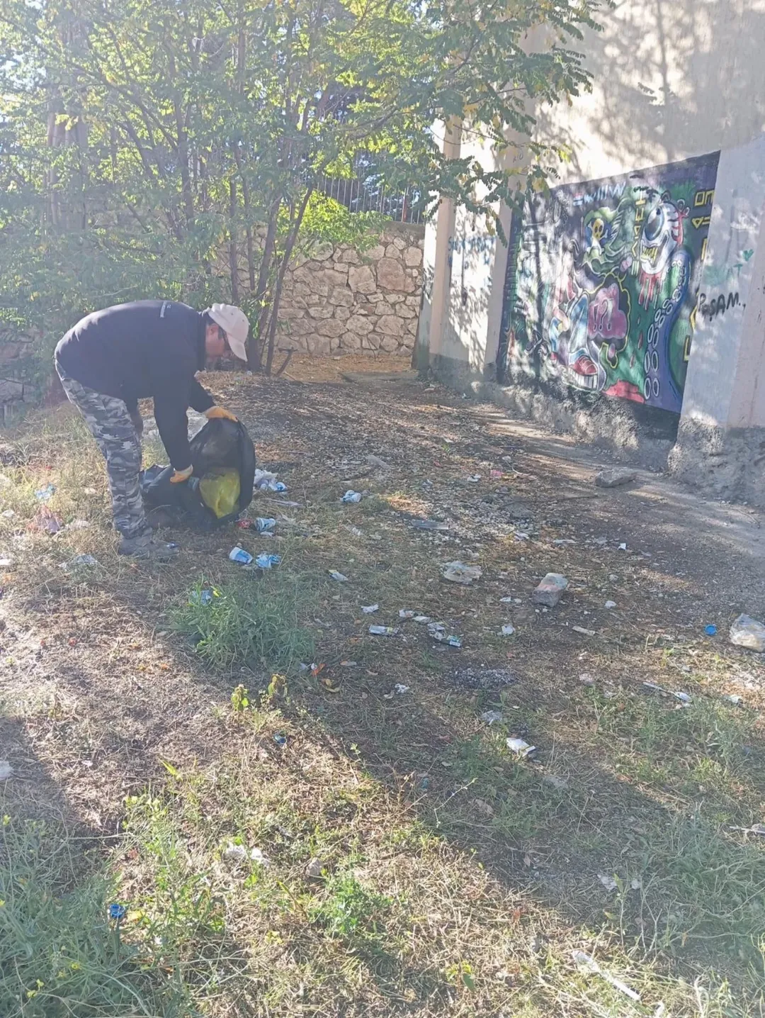 Parklarımızda, Caddelerimizde, Refüjlerimizde Ekiplerimiz Her Gün Büyük Bir Özveriyle Temizlik (2)