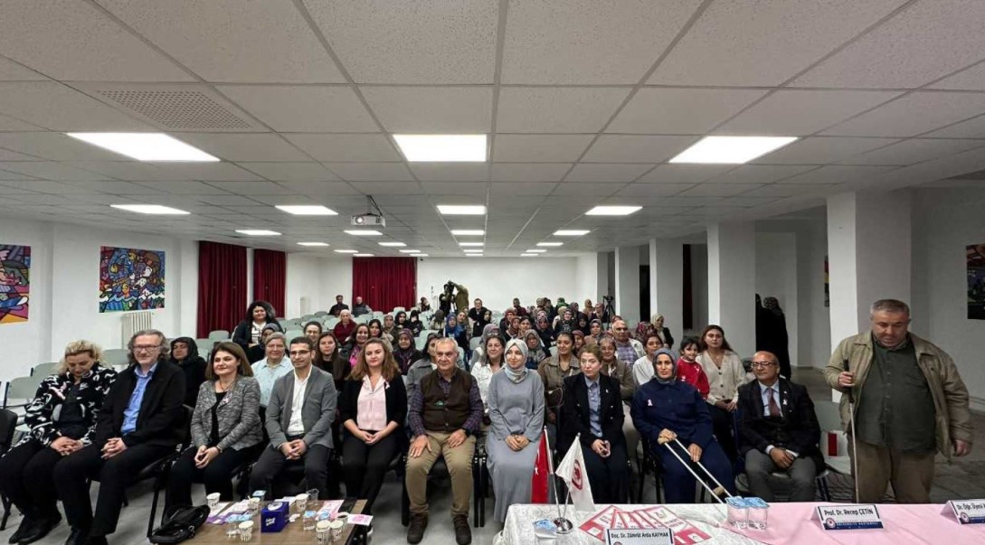 Sdü Hastanesi Kent Buluşmalarında “Meme Kanseri” Konuşuldusdü Hastanesi Kent Buluşmalarında “Meme Kanseri” Konuşuldu 3