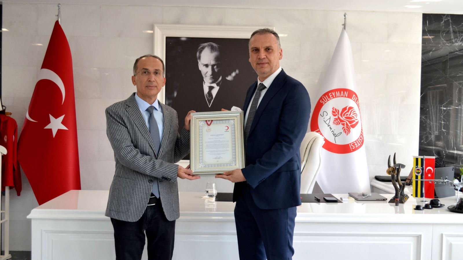 Sdü, Kan Bağışına Katkısıyla Kızılay’dan Gümüş Madalya Aldı (2)