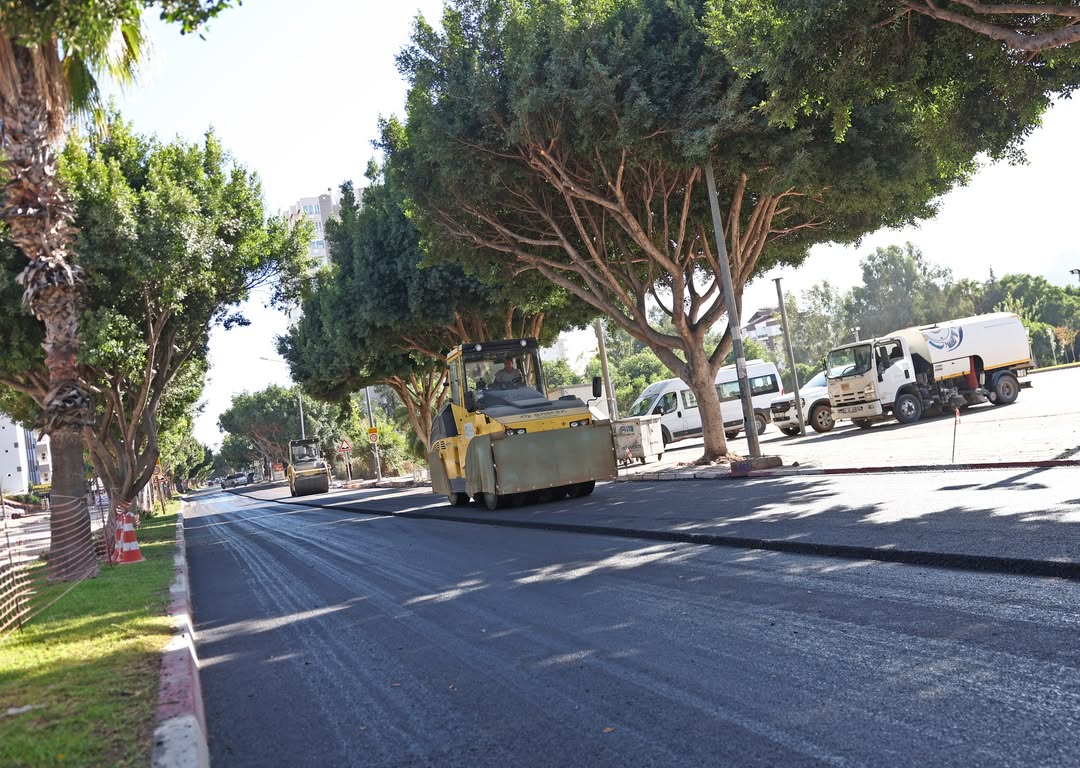 Antalya’da yol ve kaldırımlar güçleniyor!-2