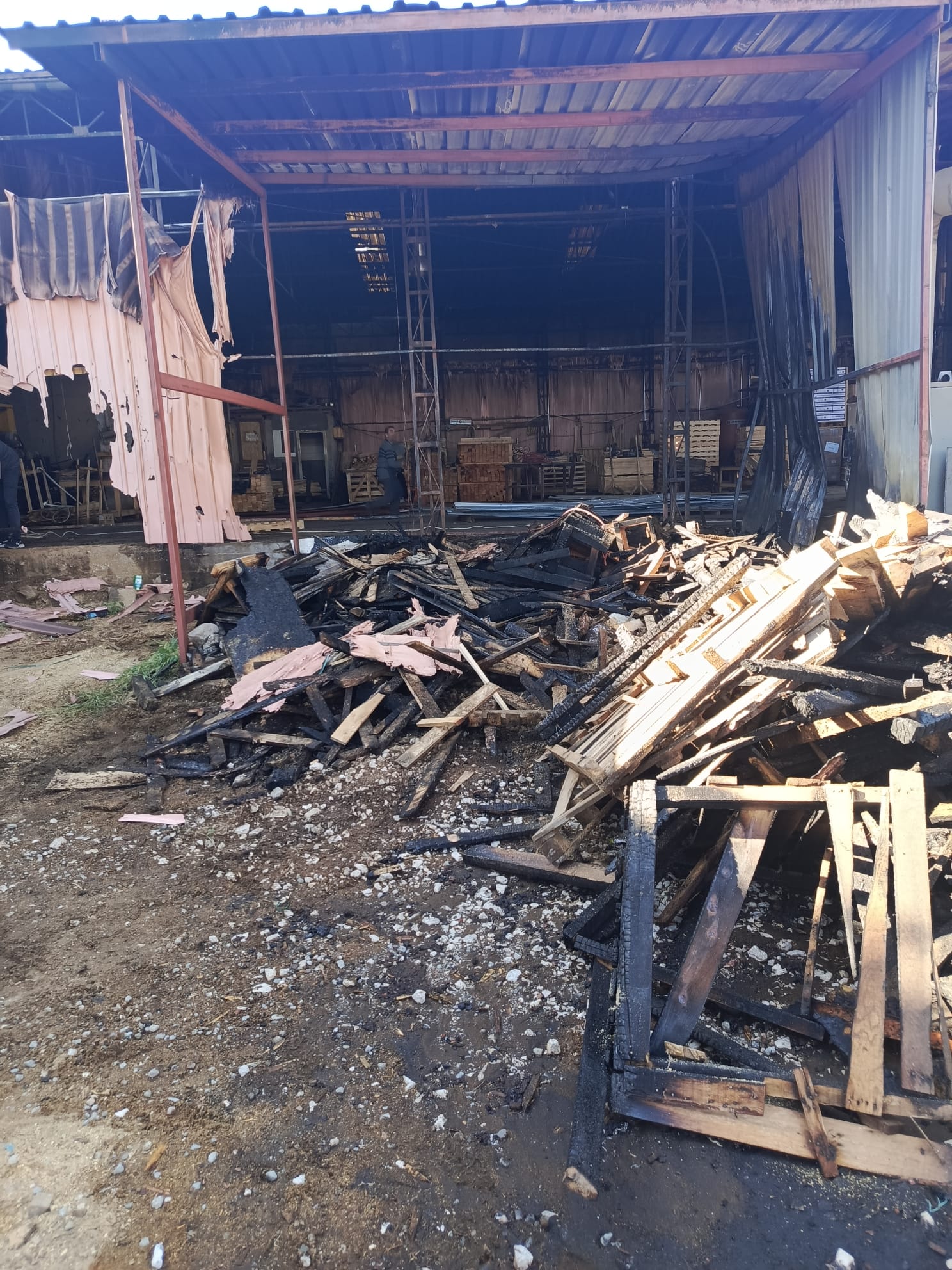 Isparta Yeni Sanayi Sitesi’nde Fabrika Yangını Söndürüldü