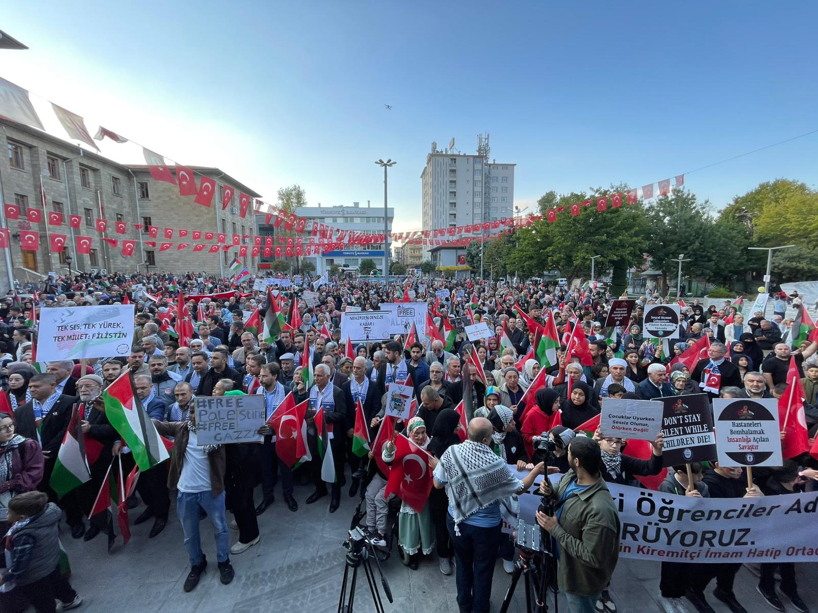 Isparta, Filistin için tek yürek oldu-1