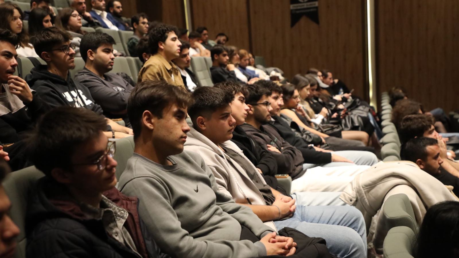 ISUBU’lü öğrenciler yazılım yeteneğini sahneye taşıdı-3