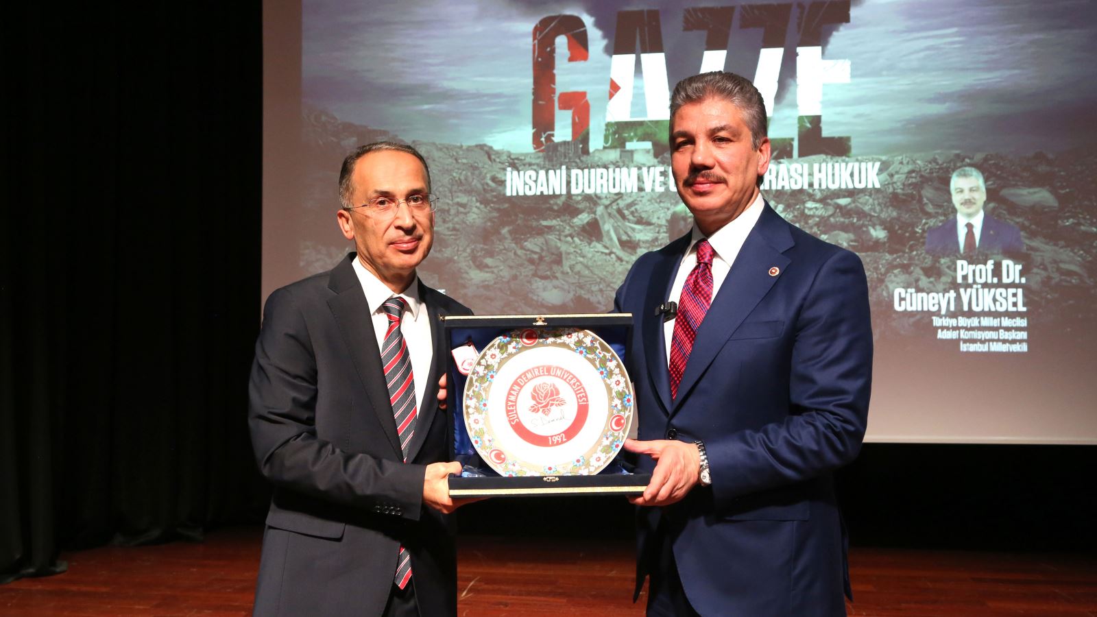 SDÜ’de “Gazze: İnsani Durum ve Uluslararası Hukuk” Konferansı düzenlendi