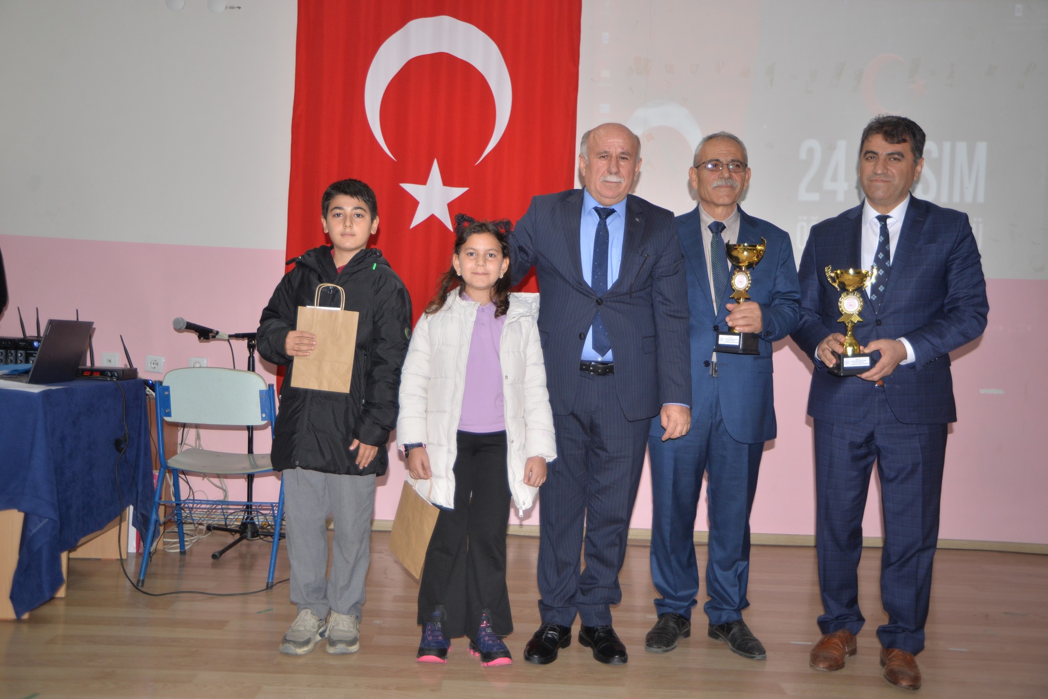 24 Kasım Öğretmenler Günü Şarkikaraağaç’ta Coşkuyla Kutlandı 2