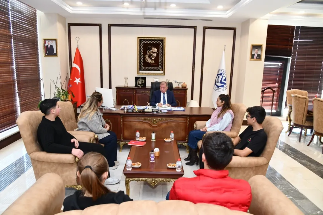 Ahsem Mesleki Ve Teknik Anadolu Lisesi Öğrencilerinden Başkan Çelik’e Ziyaret (3)