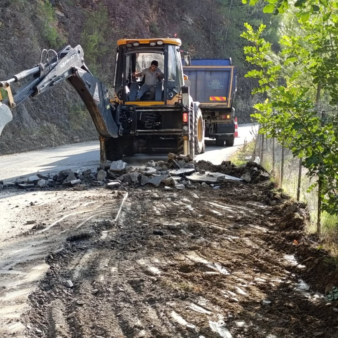 Antalya’da Kırsal Mahalle Yollarında Hazırlıklar Başladı (4)