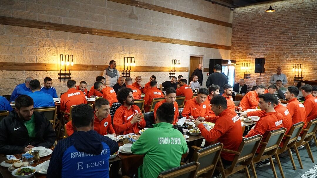 Başkan Başdeğirmen’den Isparta32 Spor’a Moral Yemeği (4)