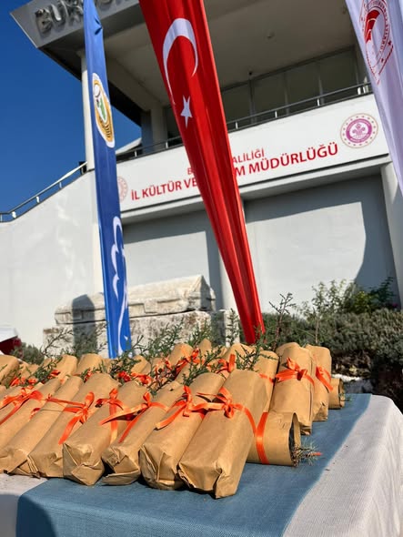 Burdur’da Kadına Yönelik Şiddete Karşı Fidanla Mesaj Verildi (2)