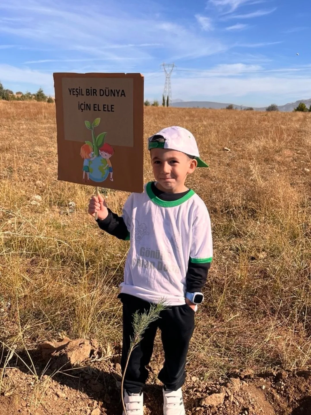 Burdur’da Minik Öğrenciler Yeşil Vatan Için Fidan Dikti (2)