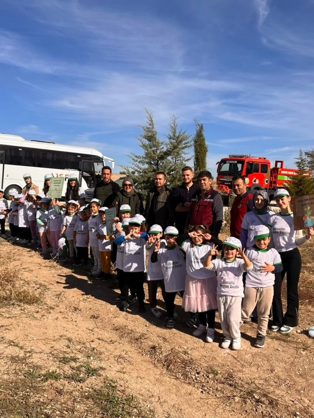 Burdur’da Minik Öğrenciler Yeşil Vatan Için Fidan Dikti (4)