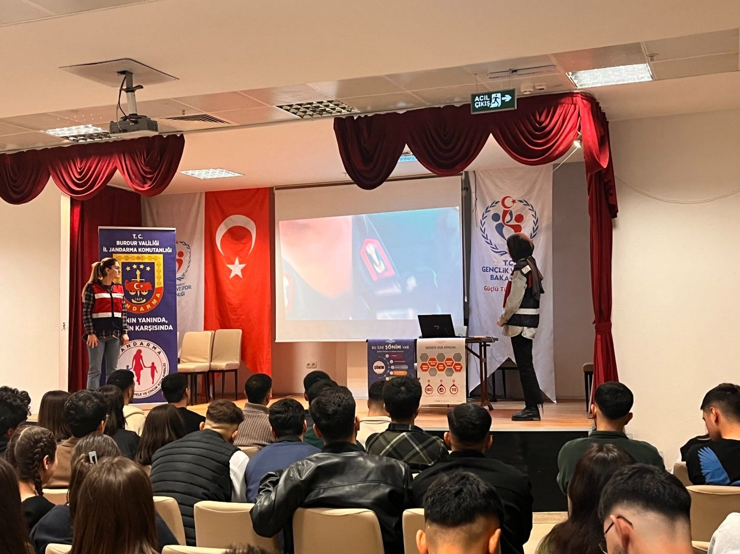 Burdur’da Siber Zorbalık Eğitimi Gerçekleştirildi (1)