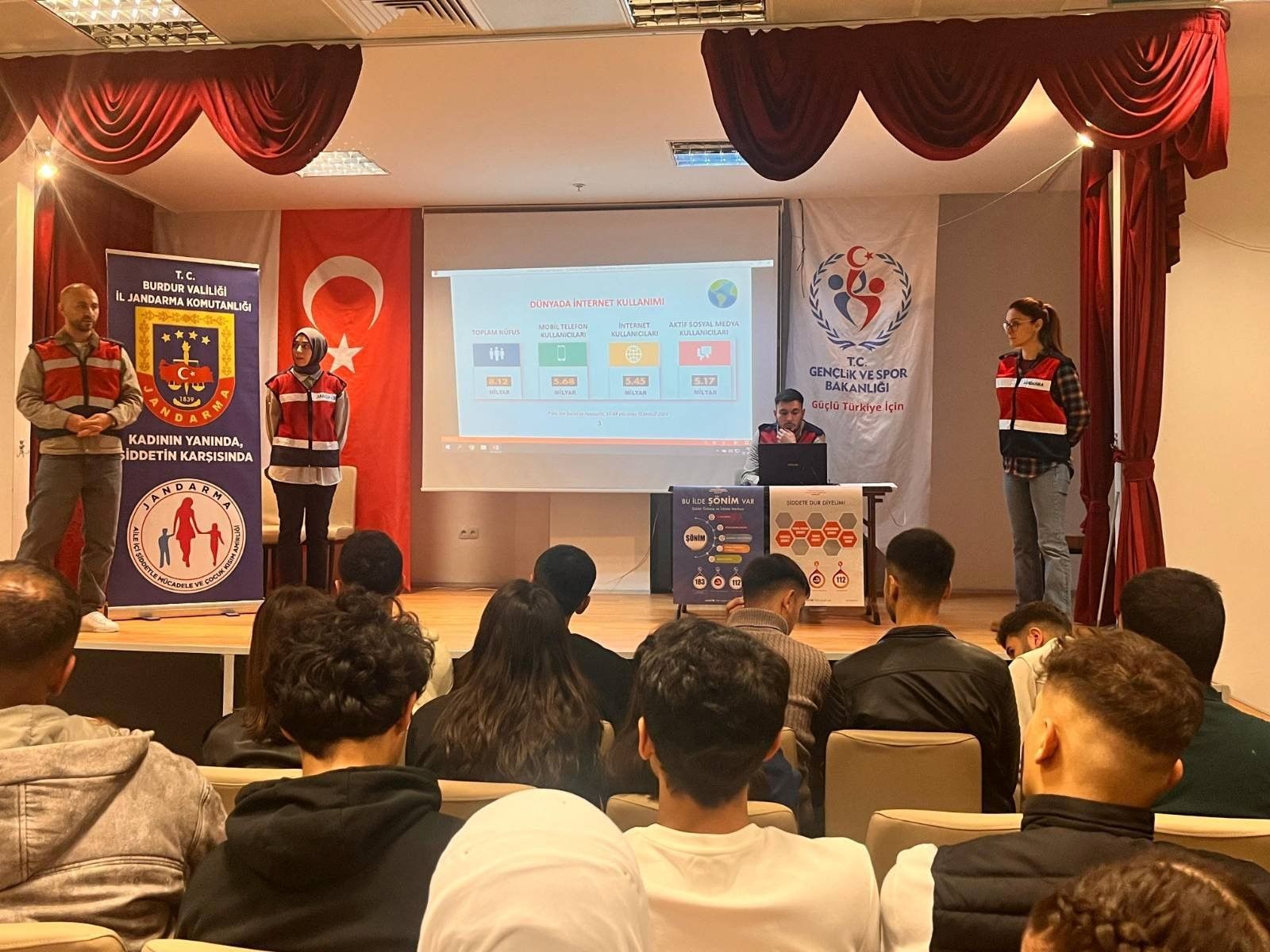 Burdur’da Siber Zorbalık Eğitimi Gerçekleştirildi (2)