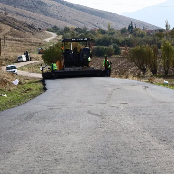 Dinar Yolu Asfaltlanıyor 1