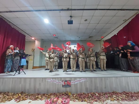 Gelendost’ta 10 Kasım Atatürk’ü Anma Programı Düzenlendi (2)