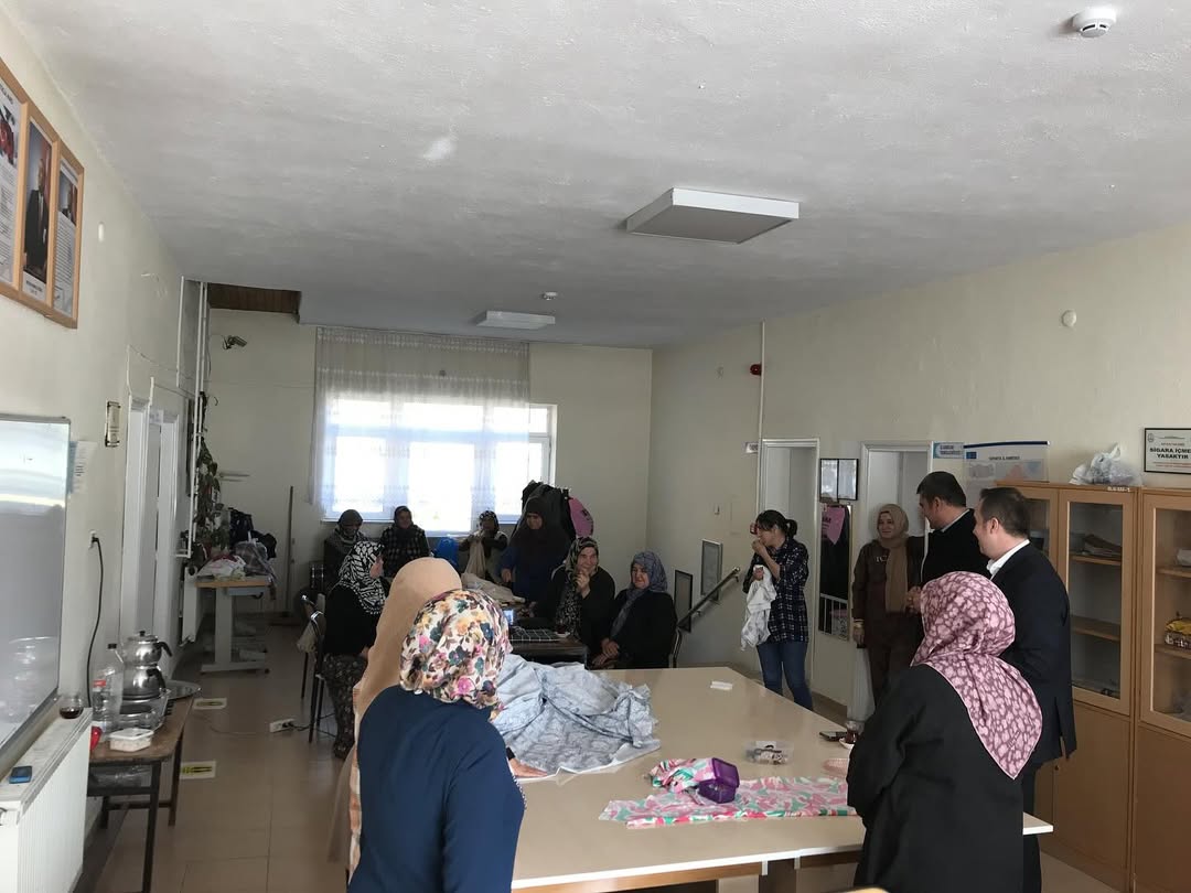 Gelendost’ta Halk Eğitim Merkezinde Denetim Yapıldı (2)