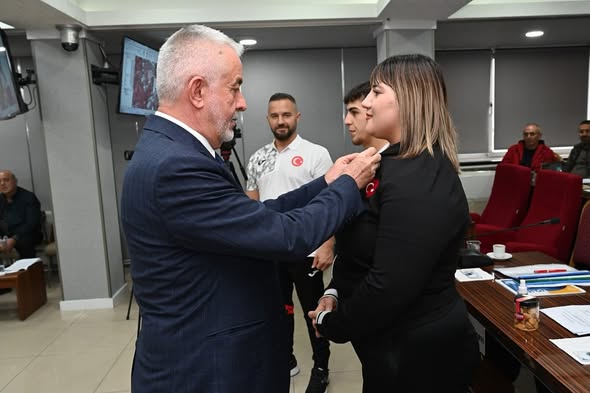 Halter Takımı Sporcularına Ödül 1