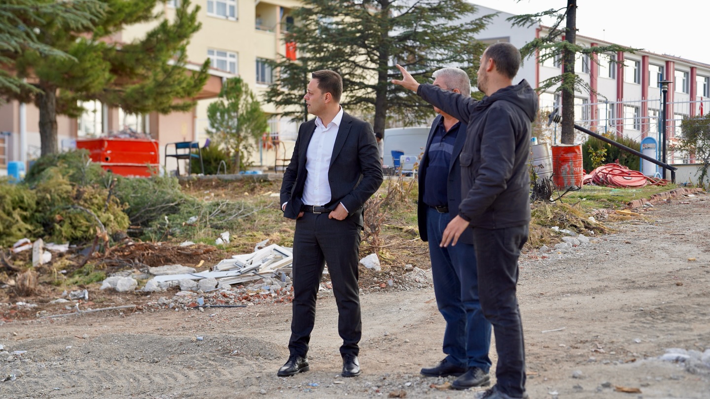 Isparta Gençlik Ve Spor İl Müdürü Murat Çağrı Kaya, Yalvaç Ilçesinde Yıkımı Devam Eden Yurt Binası Ile Kız Öğrenci Yurdu’nda Incelemelerde Bulundu (1)