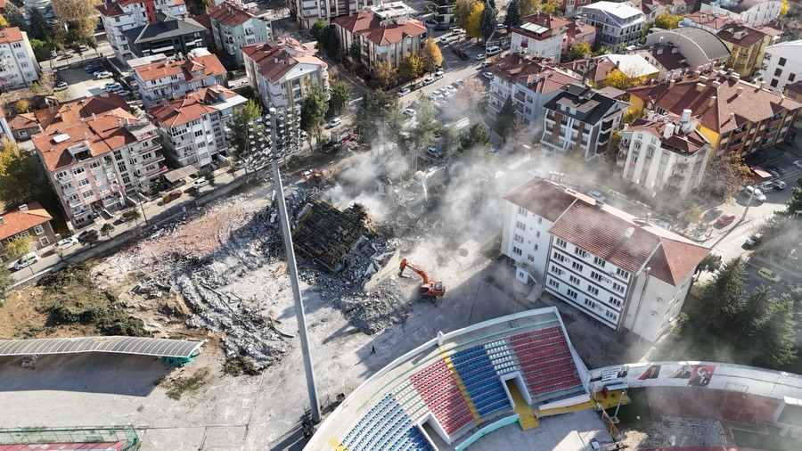 Isparta’da 6 Mart Spor Salonu Yıkıldı (4)