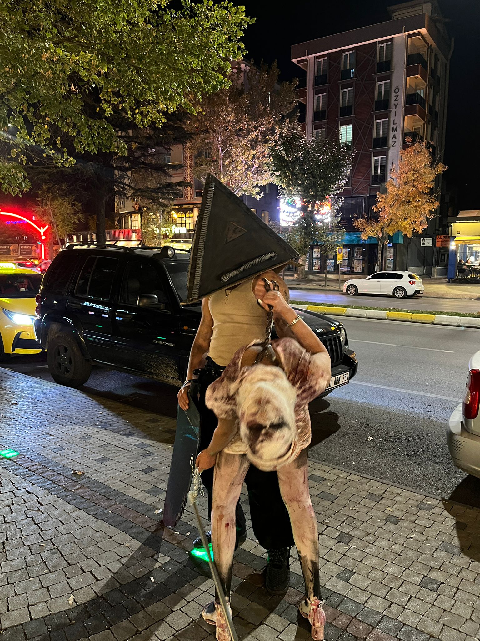 Isparta’da Cadılar Bayramı Renkli Görüntülere Sahne Oldu (1)