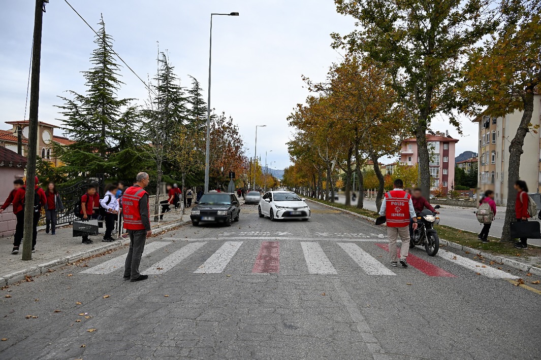 Isparta’da Eş Zamanlı Okul Önleri Ve Asayiş Denetimi (4)